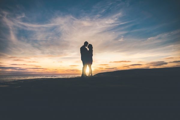 Mit 33 kraftvollen Affirmationen zum Wunschpartner